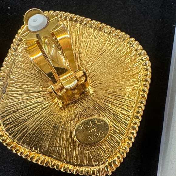 Kenneth Jay Lane Gold-Tone Textured Clip Earrings - Picture 2 of 2